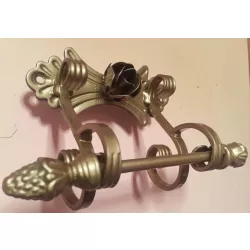 Kuty wieszak na papier toaletowy – ręcznie wykonany z polskiej stali